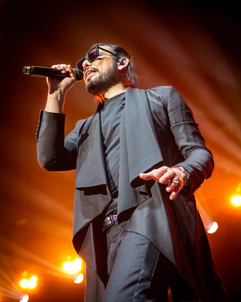 Beto Cuevas en la noche del rock latino