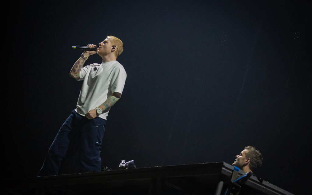 Ed Sheerab junto a Martin Garrix en el movistar arena de Santiago de Chile