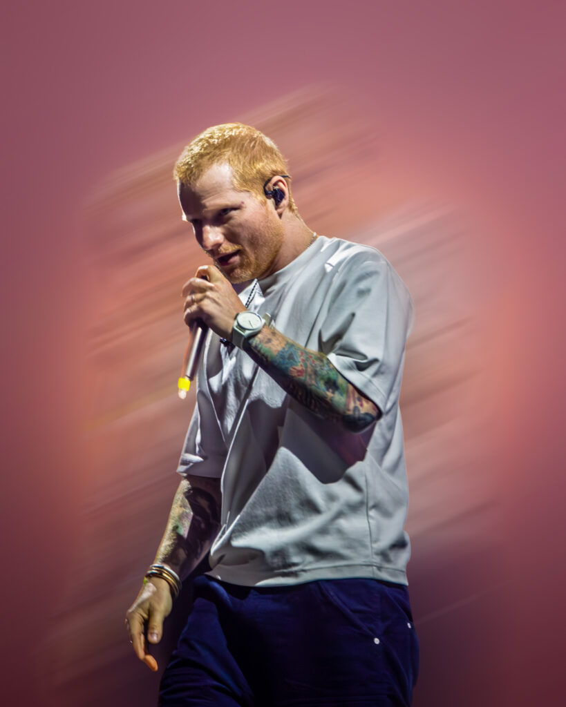 Ed Sheerab junto a Martin Garrix en el movistar arena de Santiago de Chile