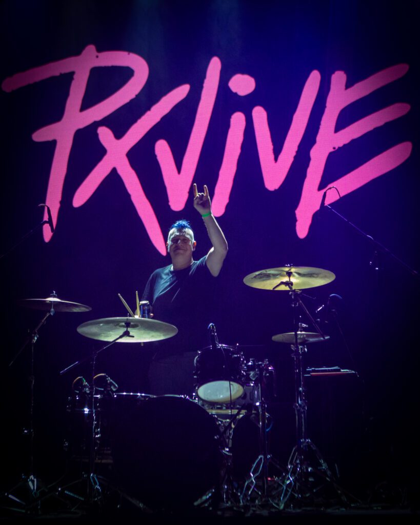 Pxndx Vive en el Teatro Cariola de Santiago de Chile
