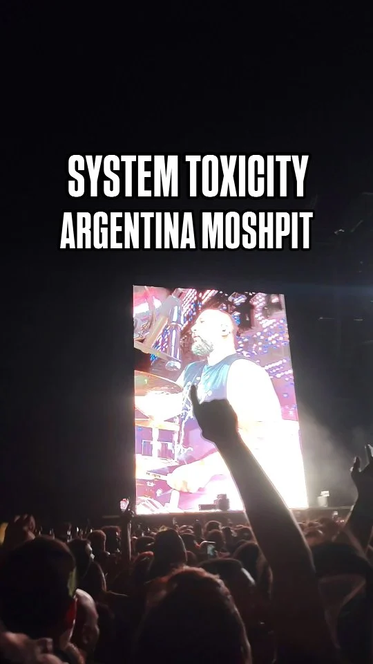 Y mientras nos llegan los registros de @systemofadown en Brasil .. Seguimos compartiendo unos que nos llegan de Argentina que transmite toda la adrenalina de estar en el medio del #moshpit mientras suena #toxicity 

📹 @post_halloween.depression 

#soad #systemofadown #system #soadlatamtour